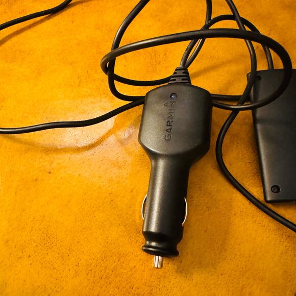 Garmin Nuvi 145-01615-10 GPS Navigation Bundle 5" Screen - Picture 4 of 6